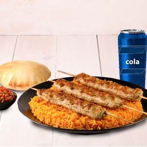 وجبة كباب الدجاج مع الارز